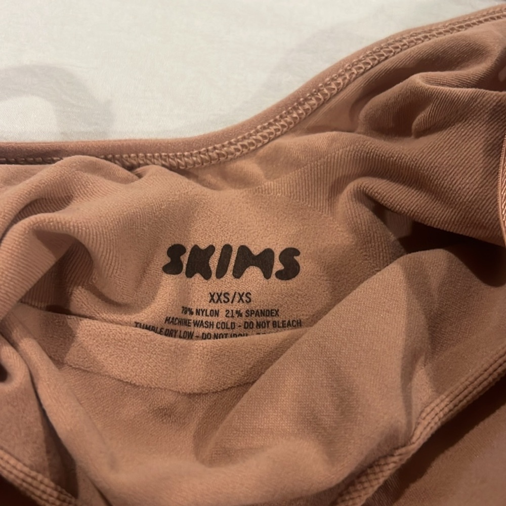 Skims Sculpting Bodysuit W. Snaps - Picture 7 of 11